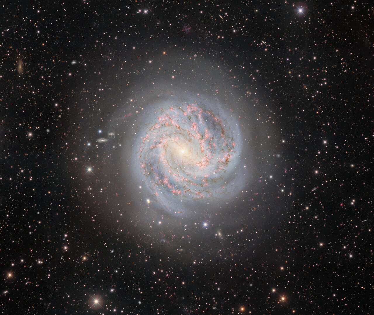 1945年 インドルピー NGC MS 63 ③ The Ant Nebula (Menzel 3): Fiery Lobes Protrude From Dying, Sun